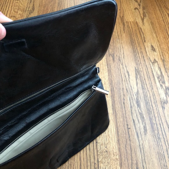 🎉SALE🎉Tory Burch Reva Clutch - Picture 3 of 7